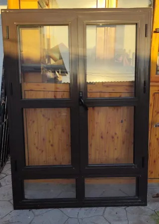 Ventana aluminio con mosquitera y reja