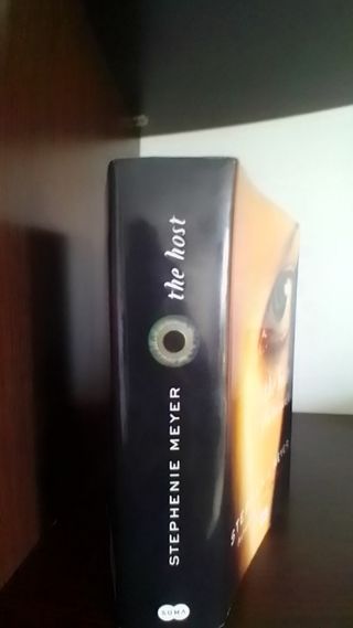 La huésped (The host) (Spanish Edition)