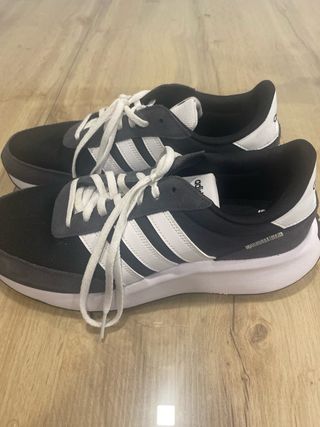 Zapatillas Adidas Negras y Blancas Talla 42