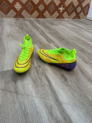 Botas de Fútbol Nike Neón
Talla: 44.5-45