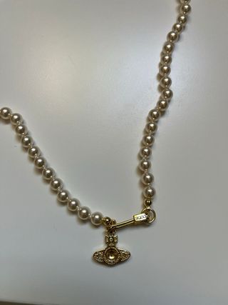 Collar Vivienne Westwood de perlas.