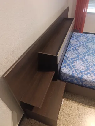 Letto 135x190: materasso, testiera e tavoli