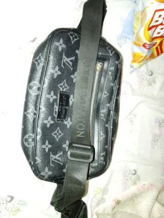Bandolera Louis Vuitton Negra y Gris