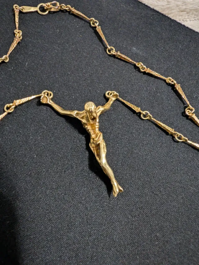 Cadena Dalí Cristo 18k 24.78gr