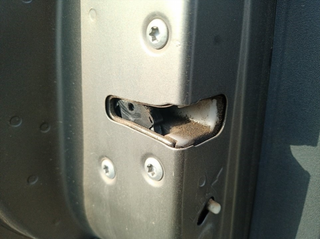 CERRADURA PUERTA TRASERA IZQUIERDA MITSUBISHI COL