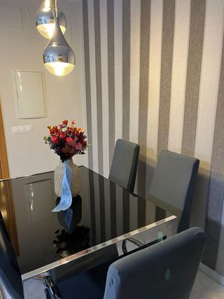 Mesa Comedor Cristal y 6 Sillas Tapizadas