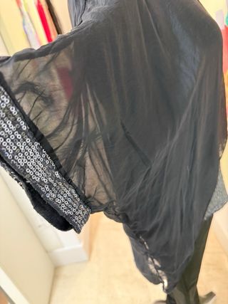 Blusa gasa y lentejuelas negra