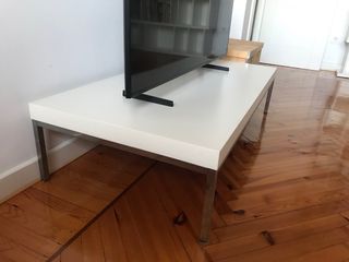 Mesa de centro Klubbo blanca. Ikea. 