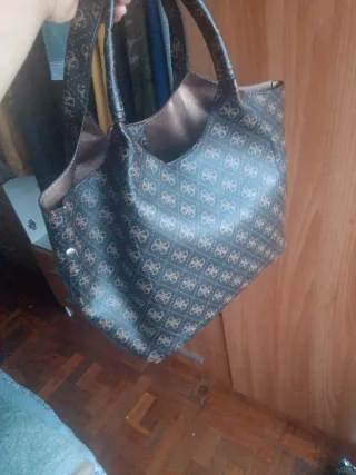 Bolso Guess Negro y Marrón