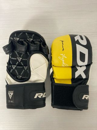Guantes de boxeo RDX negros y amarillos