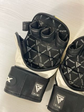 Guantes de boxeo RDX negros y amarillos