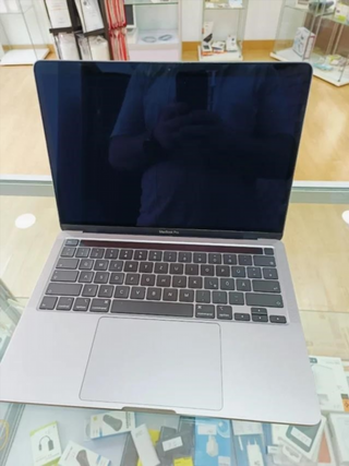MacBook Pro 256GB i5 8GB RAM