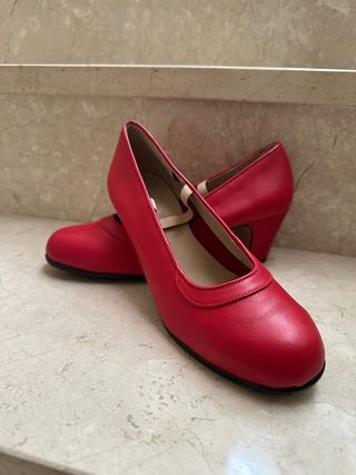 Zapatos de flamenco rojos a estrenar