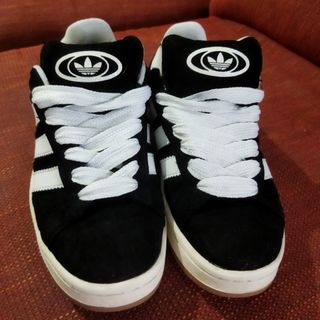 Zapatillas Adidas Negras y Blancas