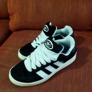 Zapatillas Adidas Negras y Blancas