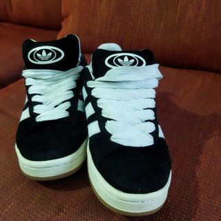 Zapatillas Adidas Negras y Blancas