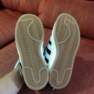 Zapatillas Adidas Negras y Blancas
