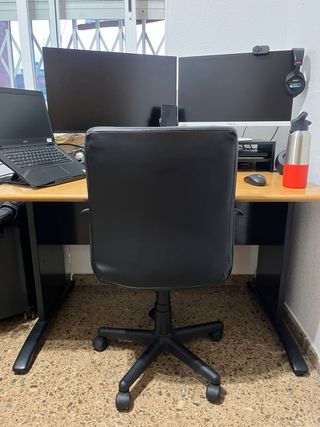 Silla de oficina negra