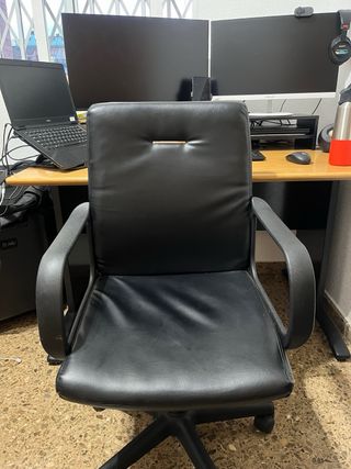 Silla de oficina negra