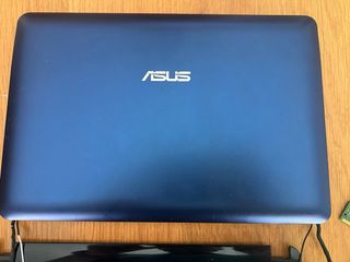 Pantalla Asus Eee PC 1015PN y accesorios