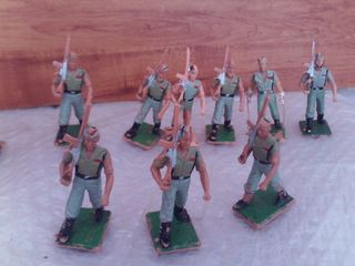 lote 13 legionarios de la marca reamsa de la legio