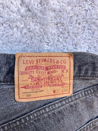 Vaqueros Levi's 501 grises 2000s vintage 