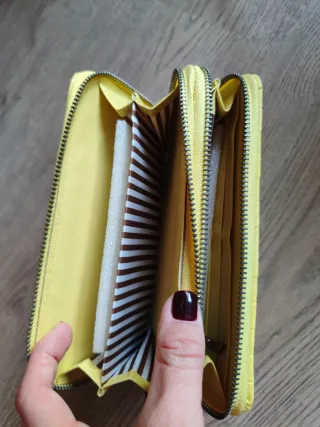 Monedero CUERO SINTÉTICO
Mujer (SIN ESTRENAR)