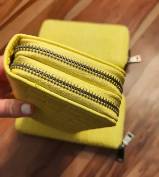 Pack 3 Monederos amarillos. Ideal para 3 regalos.