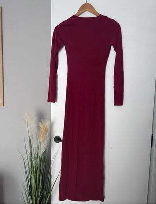 Vestido largo drapeado burdeos Zara