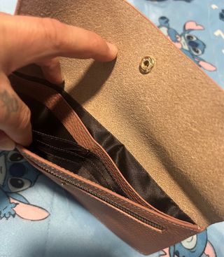 Billetera rosa de cuero