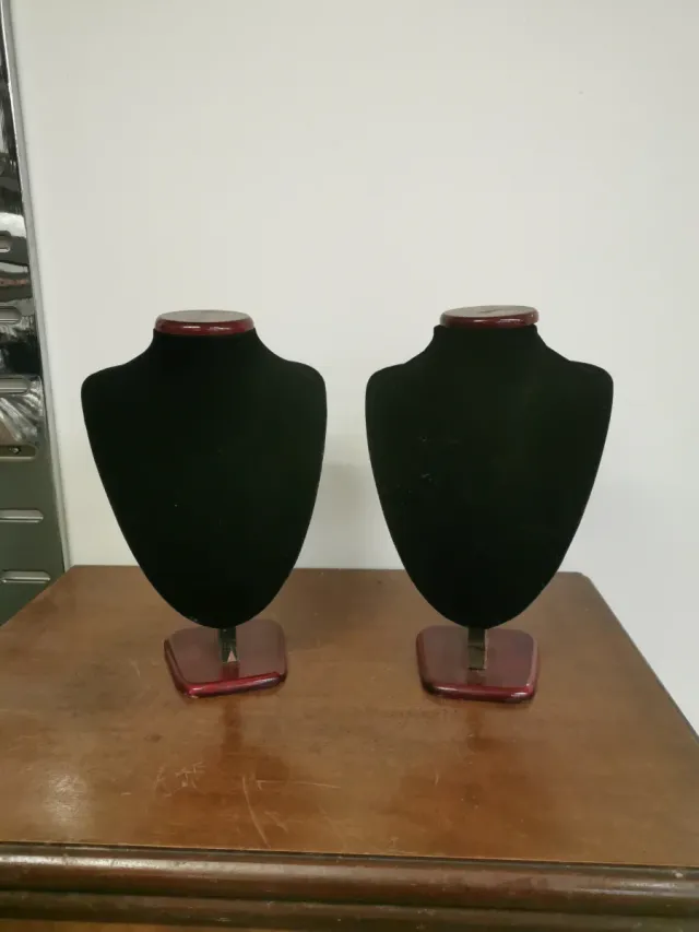2 Bustos Terciopelo Negro