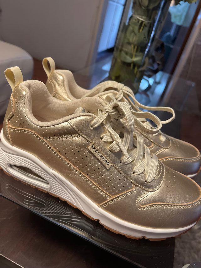 Zapatillas Skechers Doradas Mujer