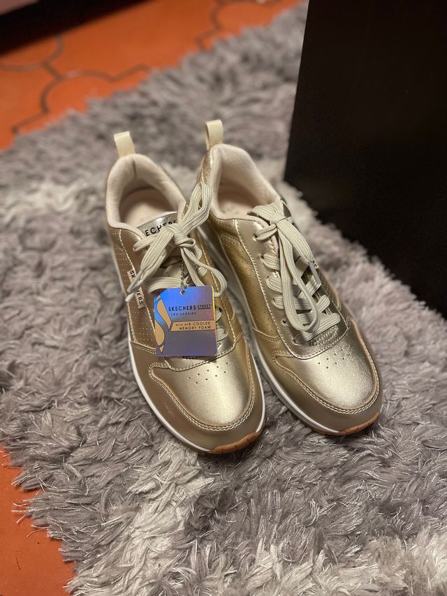 Zapatillas Skechers Doradas Mujer