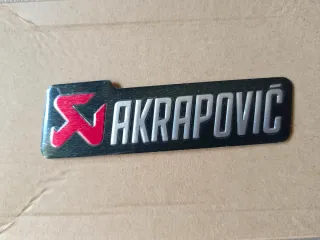 Emblema Akrapovič