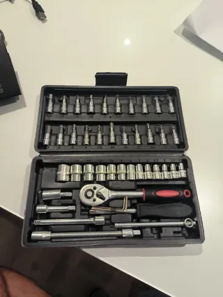 Mini caja de herramientas con accesorios