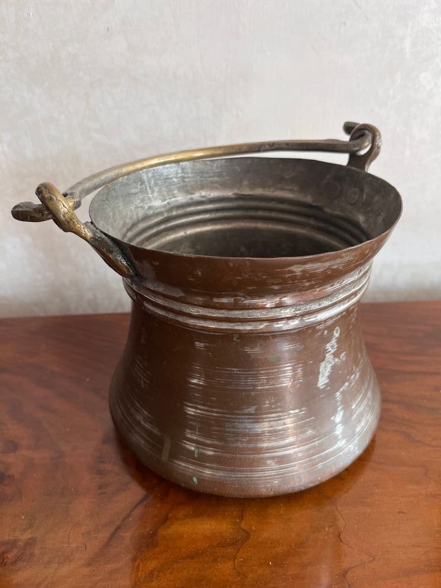 Antico paiolo in rame martellato