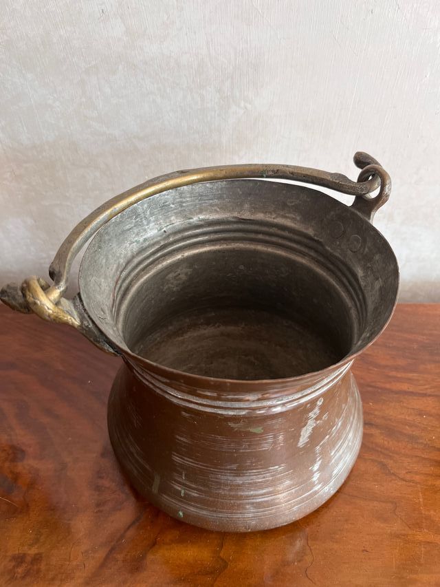 Antico paiolo in rame martellato