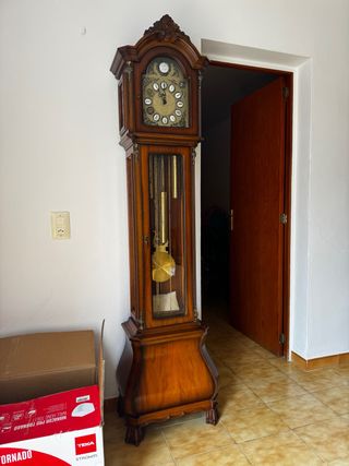 Reloj de pie Tempus Fugit MALCAR Nogal