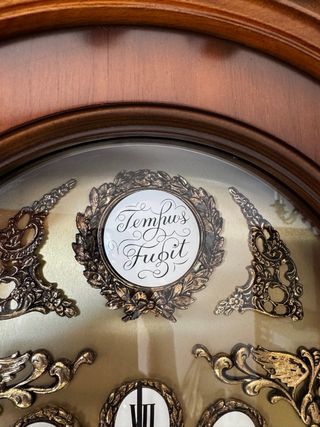 Reloj de pie Tempus Fugit MALCAR Nogal