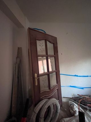 Puerta cristal desmontada urge