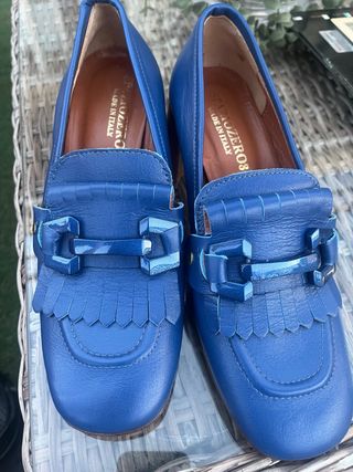 Zapatos de piel azul italianos