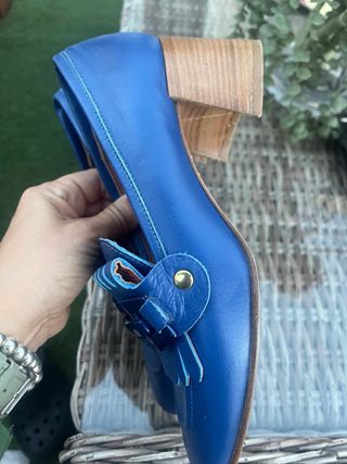 Zapatos de piel azul italianos