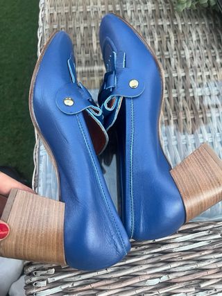 Zapatos de piel azul italianos