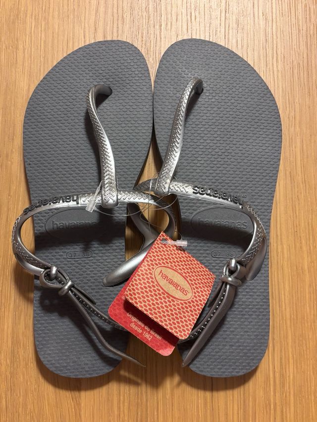 Chanclas Havaianas grises y plateadas T. 37/38