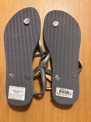 Chanclas Havaianas grises y plateadas T. 37/38