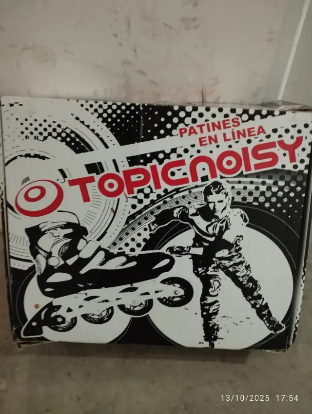 Patines en línea azules y blancos