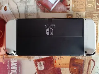 Nintendo Switch OLED bianco