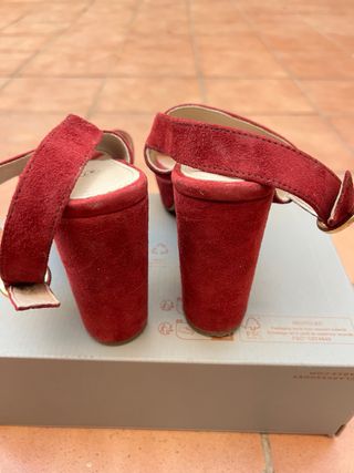 Sandalias de tacón negras y rojas 
tallas 37-37,5 