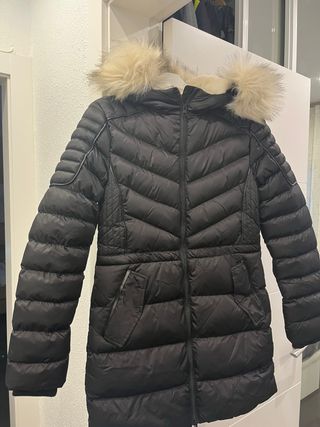 Plumón Norway Negro con Capucha y Pelo, talla S
