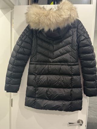 Plumón Norway Negro con Capucha y Pelo, talla S
